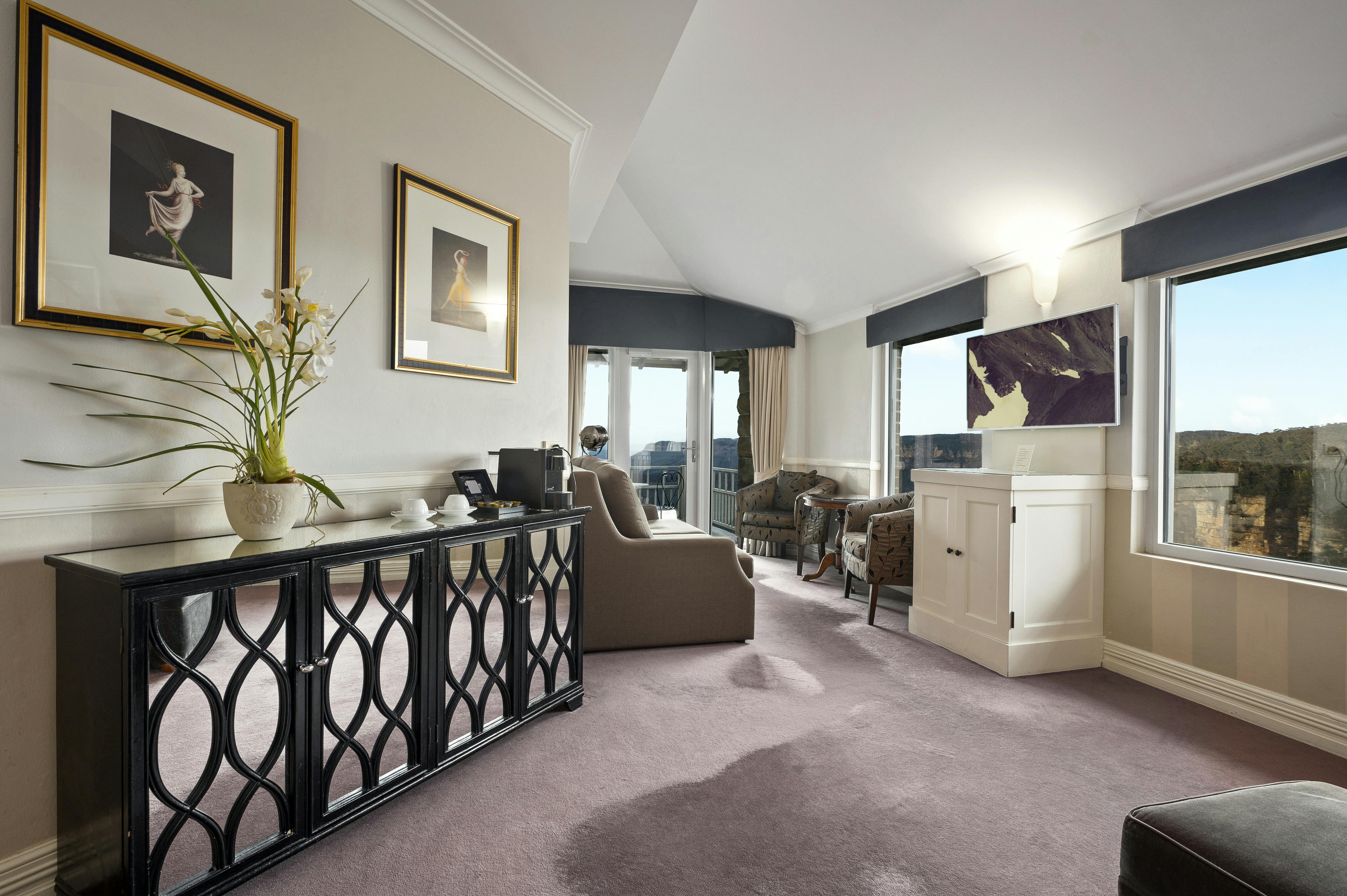 Corner View Suite 606